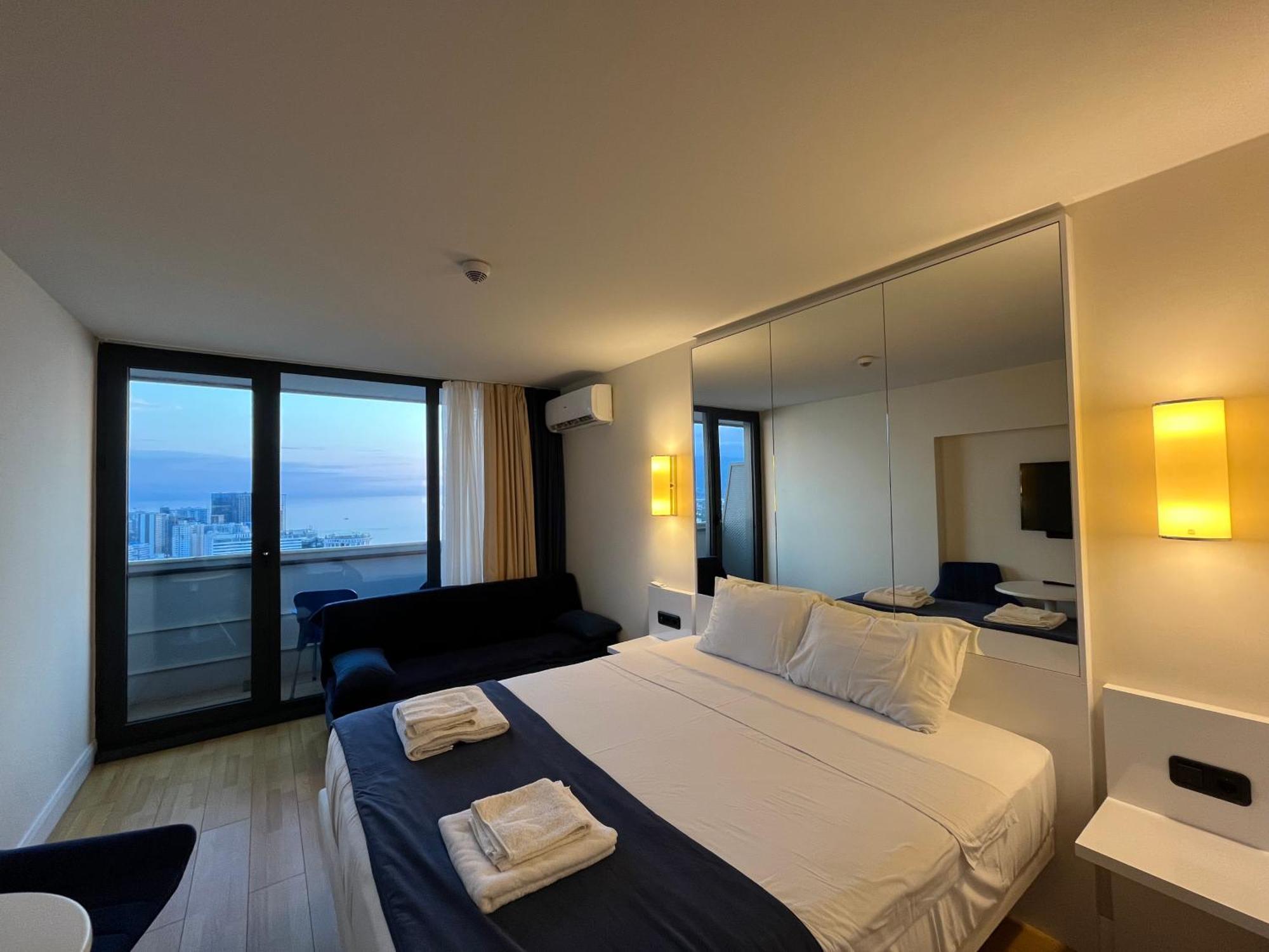 Orbi City Sun Tower 43 Floor Batumi Bagian luar foto