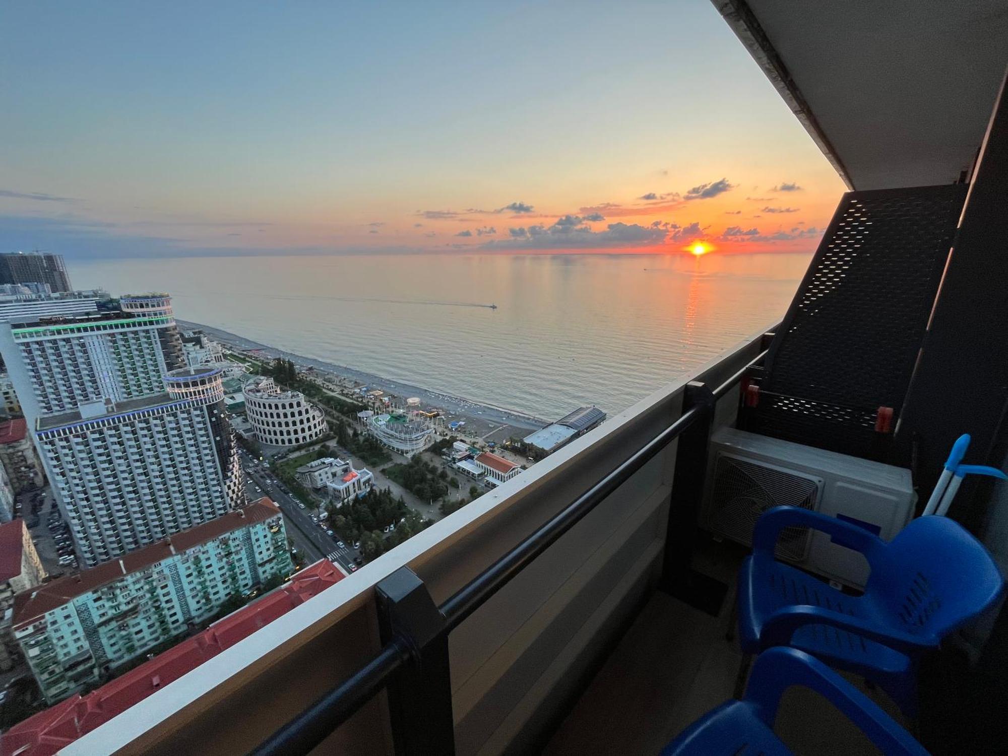Orbi City Sun Tower 43 Floor Batumi Bagian luar foto