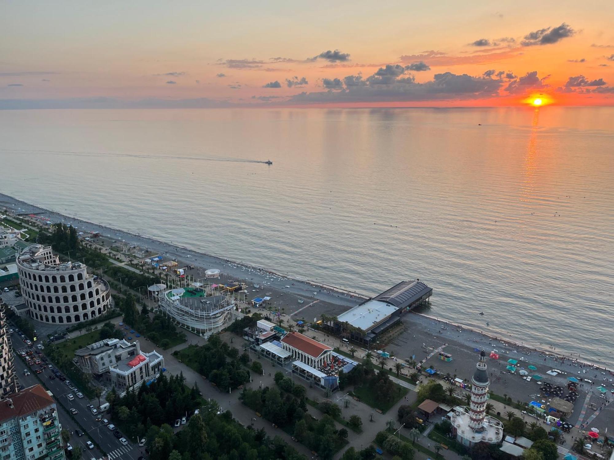 Orbi City Sun Tower 43 Floor Batumi Bagian luar foto