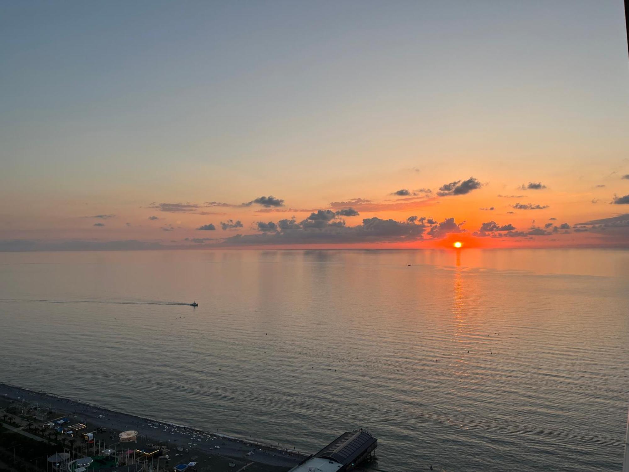 Orbi City Sun Tower 43 Floor Batumi Bagian luar foto