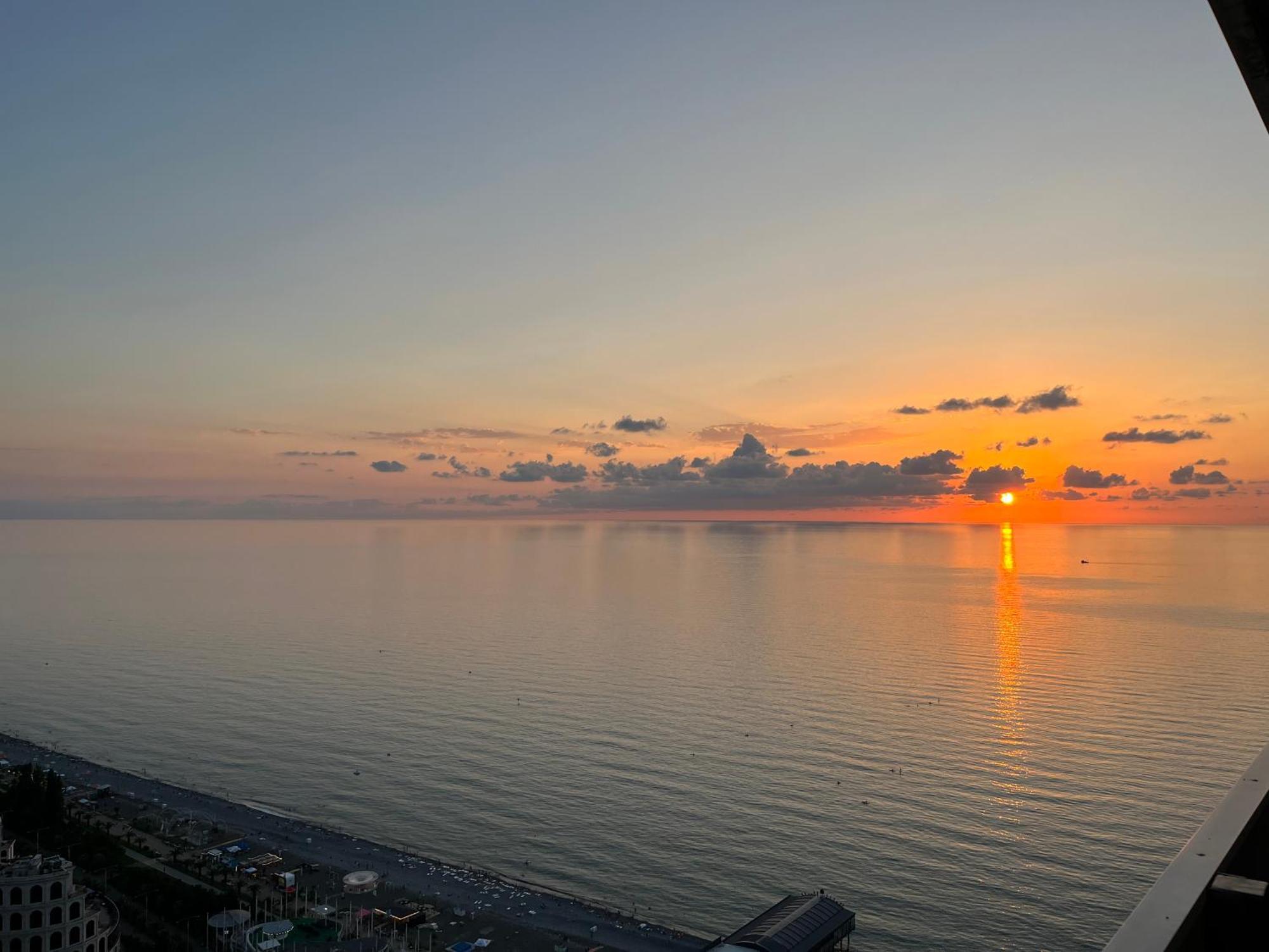 Orbi City Sun Tower 43 Floor Batumi Bagian luar foto