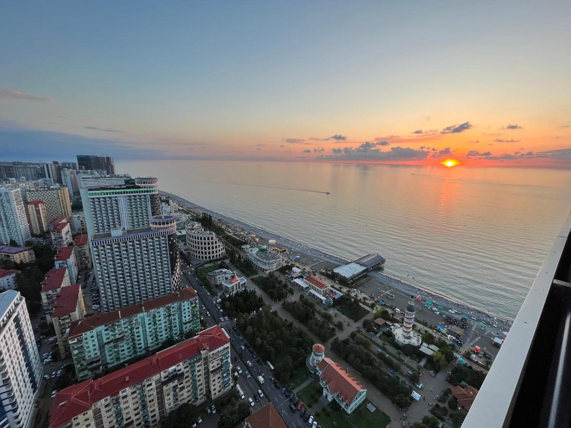 Orbi City Sun Tower 43 Floor Batumi Bagian luar foto